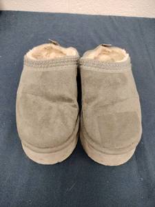 lot 58348 image: brown suede Madden Girl slip-on house slippers - 7