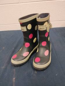 lot 58356 image: Joules girls black rain boots - 12Y