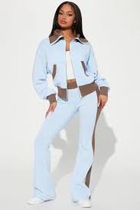 lot 58274 image: Fashion Nova BlueCombo Blame It On Me fleece pant set with a zippered jacket - L