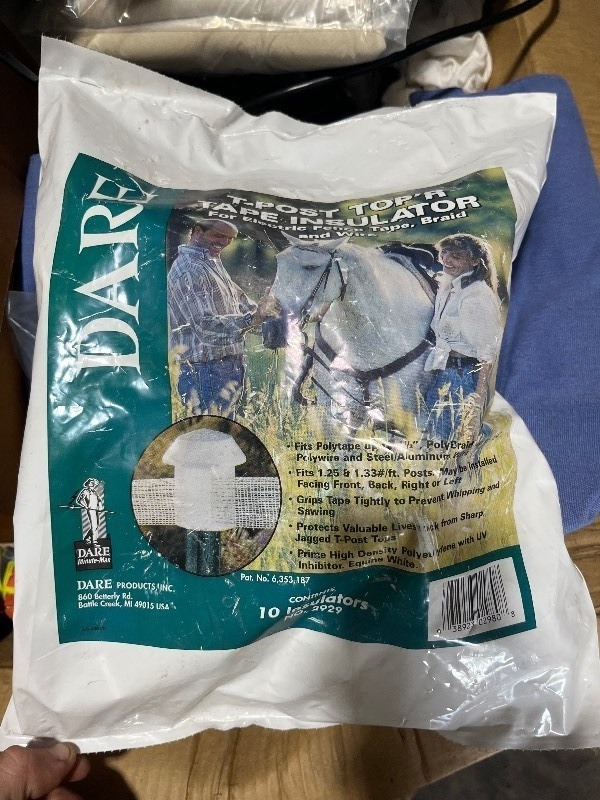 lot 183 image: Dare T-POST TOPR TAPE INSULATOR For Electric Fence Tape, Braid and Wire Pack - Bundle of 10 Pieces
