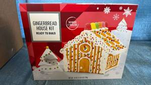 lot 2004 image: Gingerbread House Kit Ready to Build 12 count