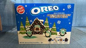 lot 2065 image: OREO Arctic Cookie Kit Skating Rink Build Your Own 11 count