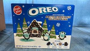 lot 2085 image: OREO Arctic Cookie Kit Skating Rink Build Your Own Set 13 count