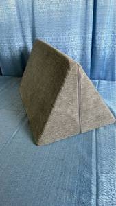 lot 3046 image: Gray Fabric Tablet Stand Reading Pillow