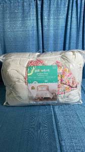 lot 3052 image: Pillowfort Gingham Floral Twin Comforter Set