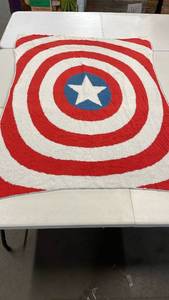 lot 3082 image: Marvel Captain America Shield Throw Blanket by Pillowfort