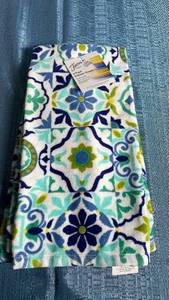 lot 3097 image: Fiesta Kitchen Towels 2-Pack Blue Green Floral Pattern