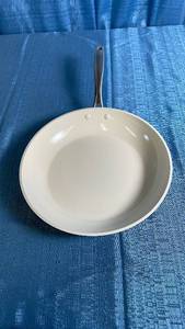 lot 3106 image: Tramontina 12 Inch Non-Stick Frying Pan