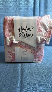 lot 8003 image: Harlow & Wren Twin Rose Floral Sheet Set