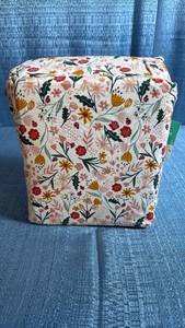 lot 8006 image: Pillowfort Queen Floral Garden Bedding Set