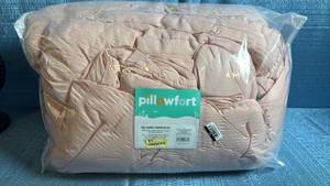 lot 8011 image: Pillowfort FullQueen Comforter Set - Blush Pink Quilted Bedding