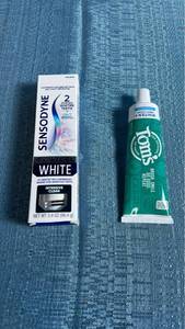 lot 8073 image: Sensodyne Clinical White Whitening Toothpaste Set