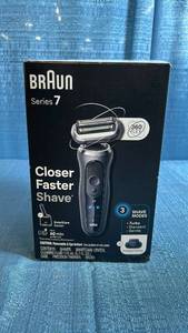 lot 8079 image: Braun Series 7 Electric Shaver with SmartCare Center