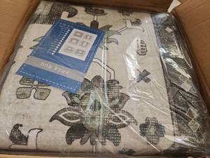 lot 16893 image: Boho Rug for Living Room 9x12 - Washable Dining Room Rugs for Under Table, Vintage Soft Low Pile Carpet for Bedroom, Non-Slip Farmhouse Bohemian Large Tumble Rug for High Traffic Area, Green  - Retail $214