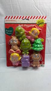 lot 25 image: The Grinch Bath Playset with Finger Puppets and Squirters