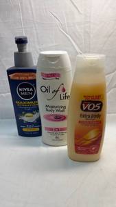 lot 34 image: Personal Care Bundle - Body Lotion, Body Wash and Conditioner