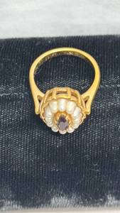 lot 39 image: Beautiful Gold-Tone Ring