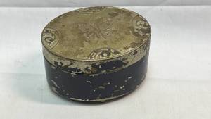lot 70 image: Vintage Powder Compact with Butterfly Motif