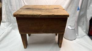 lot 76 image: Wooden Storage Stool with Hinged Lid