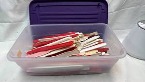 lot 101 image: Mixed Collection of Plastic Knives in Storage Container