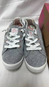 lot 109 image: Roxy Womens Size 8 Gray Canvas Sneakers