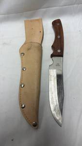 lot 143 image: Fixed Blade Hunting Knife with Leather Sheath