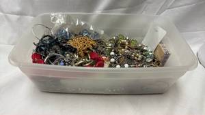 lot 154 image: Mixed Costume Jewelry Lot