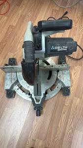 lot 182 image: Delta Industrial Compound Miter Saw Electric Power Tool