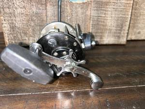 lot 45 image: Penn 209 Level Wind Fishing Reel