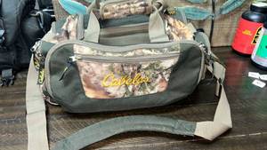 lot 61 image: Cabelas Camo Hunting LP Bag with Multiple Compartments