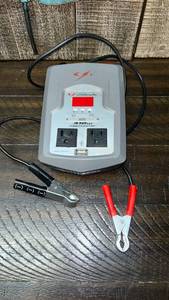 lot 80 image: Schumacher 410W Power Inverter with Cables