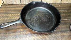 lot 115 image: Cast Iron Skillet Frying Pan