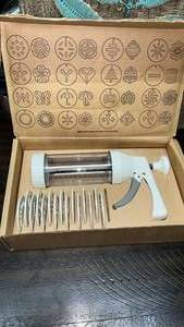 lot 116 image: Pampered Chef Cookie Press Set with Design Discs