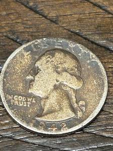 lot 137 image: 1942 Silver Quarter