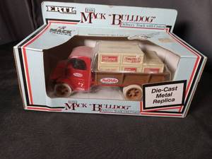 lot 4929 image: ERTL 1926 Mack Bulldog Delivery Truck with Crates Die-Cast Model