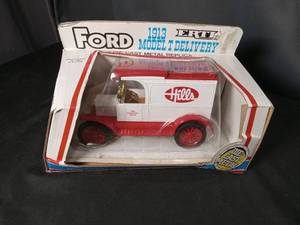ERTL Ford 1913 Model T Delivery Truck Hills Department Stores Die-Cast Metal Replica