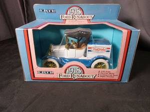lot 4931 image: ERTL 1918 Ford Runabout True Value Die Cast Metal Coin Bank