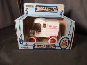 lot 4932 image: ERTL 1905 Ford Delivery Car Bank Tractor Supply Company