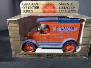 lot 4934 image: ERTL 1913 Schneiders Quality Meats Die-Cast Metal Delivery Truck with Locking Coin Bank