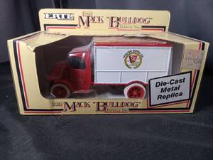 lot 4937 image: ERTL 1926 Mack Bulldog Delivery Van Tractor Supply Co Die-Cast Metal Truck