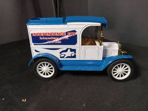 lot 40758 image: Independence Day Commemorative Die Cast Truck Bank Model