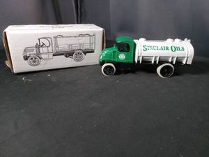 lot 40762 image: 1926 Mack Tanker Bank Sinclair Oils Die-Cast Truck