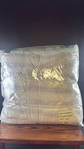 lot 5439 image: King Size comforter flower and stripe pattern