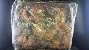 lot 5442 image: King size floral comforter
