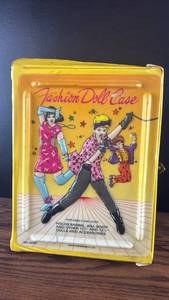 lot 5443 image: Fashion Doll Case with Handle and Latch