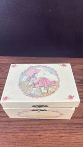 lot 5451 image: White Musical Jewelry Box with girl Design