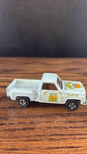 lot 5462 image: Hot Wheels Chevrolet Cherry Picker Pickup Truck Die Cast Car