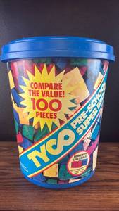 lot 5487 image: TYCO Super Blocks 100 Piece Building Set in Storage Bucket