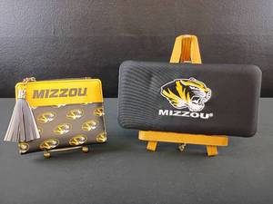 lot 5498 image: Missouri Tigers College Licensed Wallet and Coin Purse Set