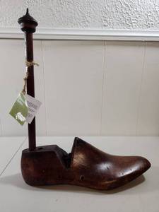 lot 90 image: Wooden Door Stopper Made From Historic Antique Bobbin